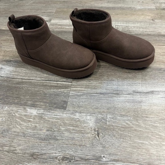 AE Brown Fur Boots - Picture 5 of 5